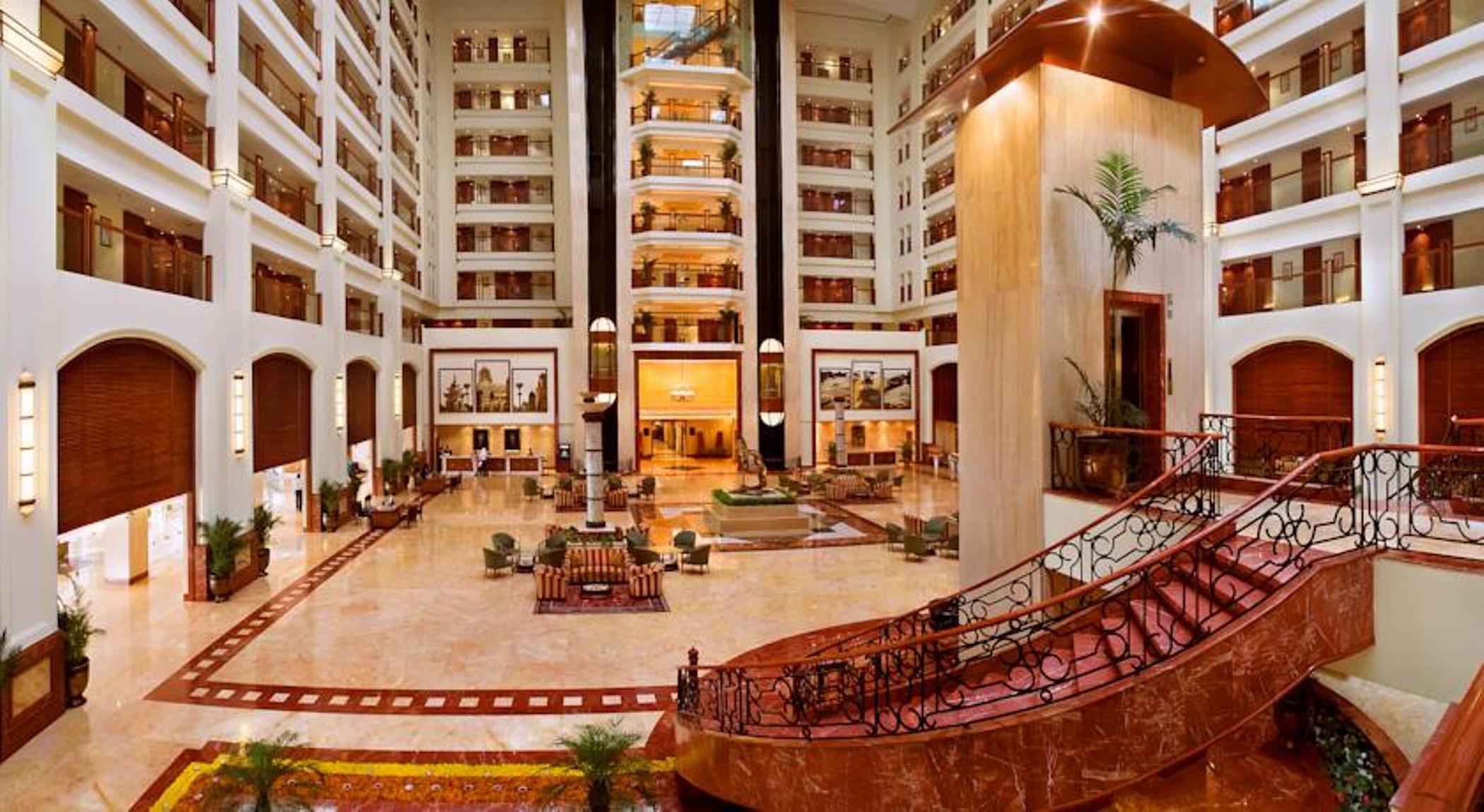 The Lalit Mumbai Hotel Interior foto The lobby of the Taj Bengal
