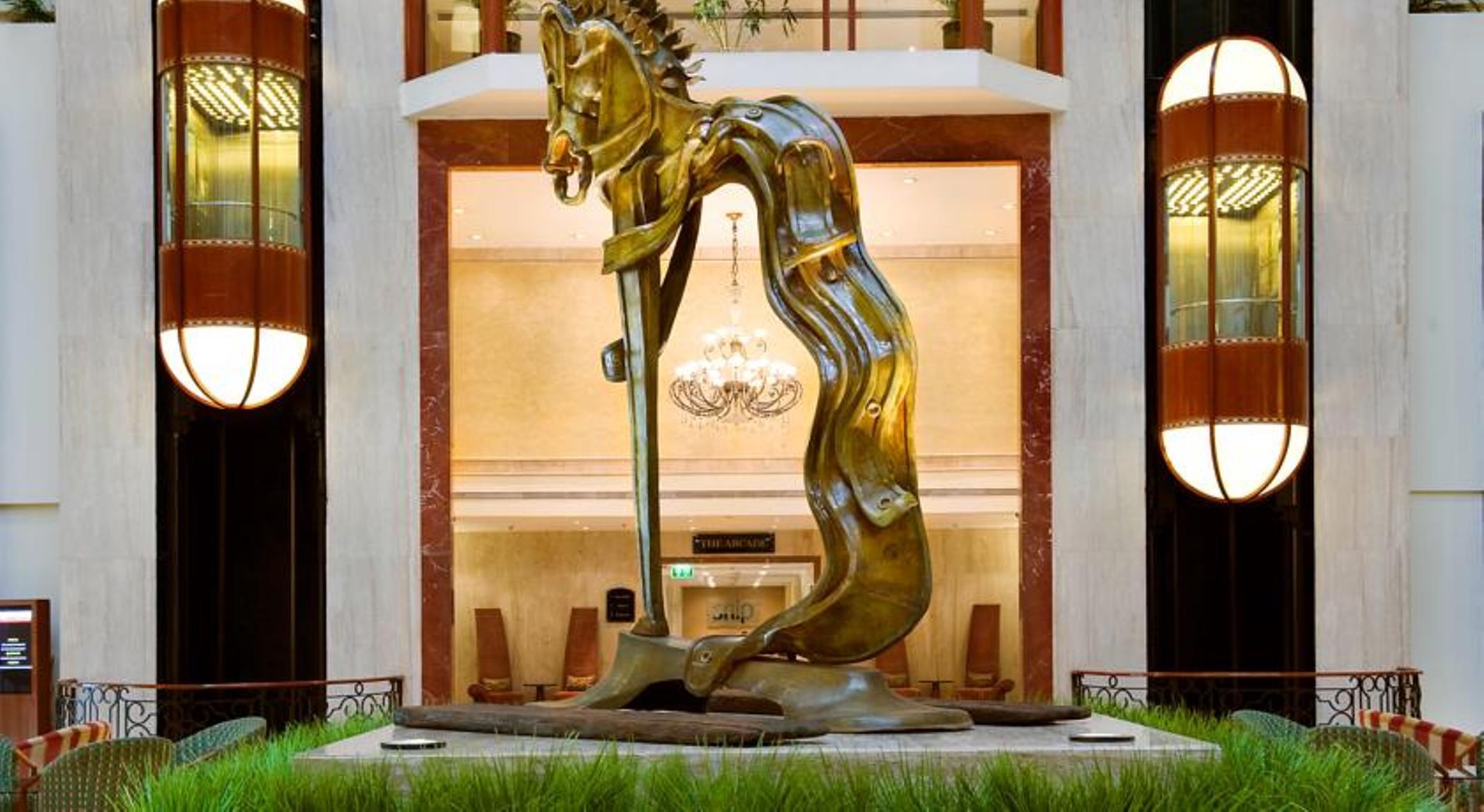 The Lalit Mumbai Hotel Bagian luar foto The sculpture of the horse