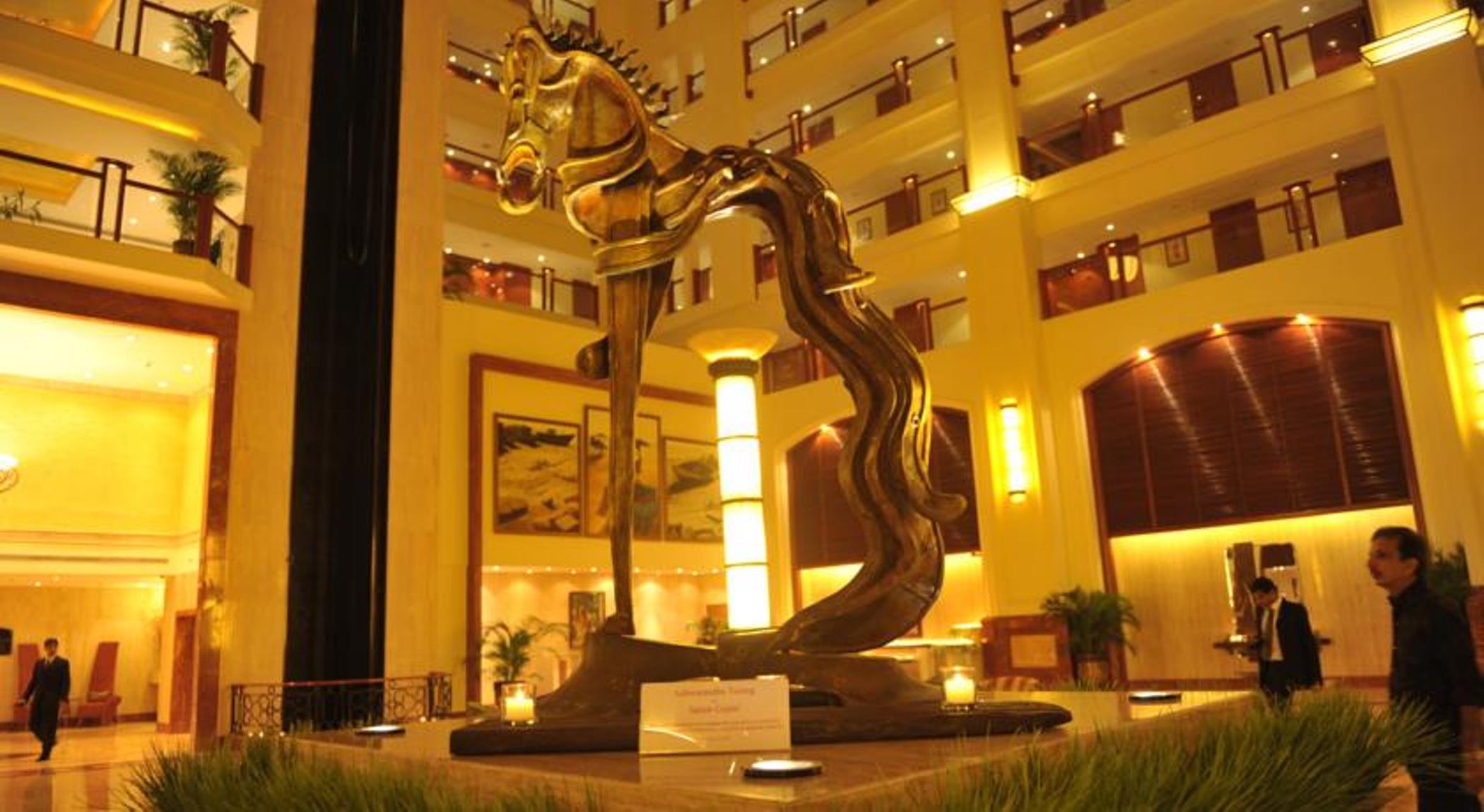 The Lalit Mumbai Hotel Bagian luar foto The lobby of the Grand Hotel