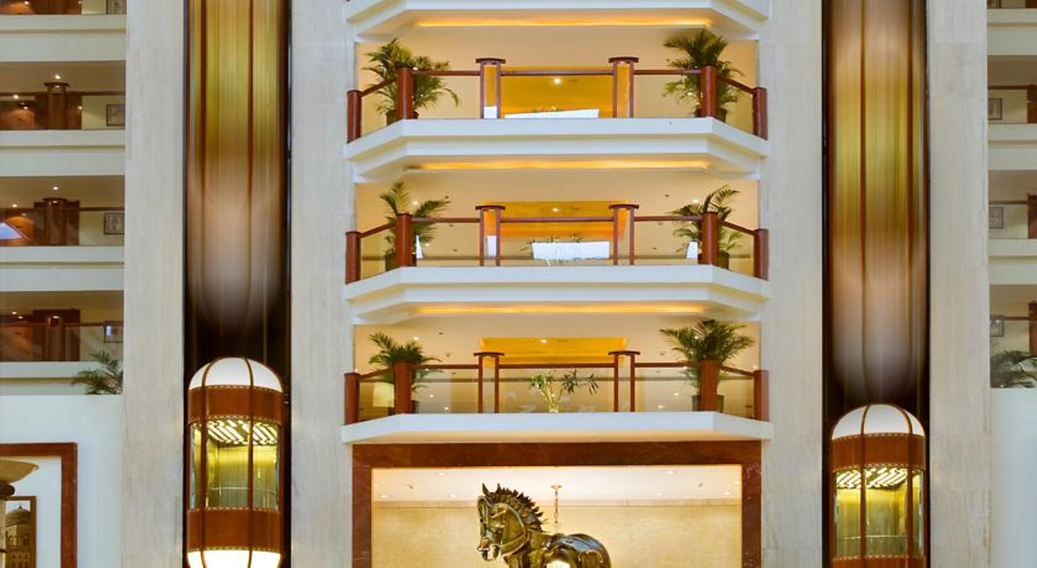 The Lalit Mumbai Hotel Bagian luar foto The lobby of the hotel