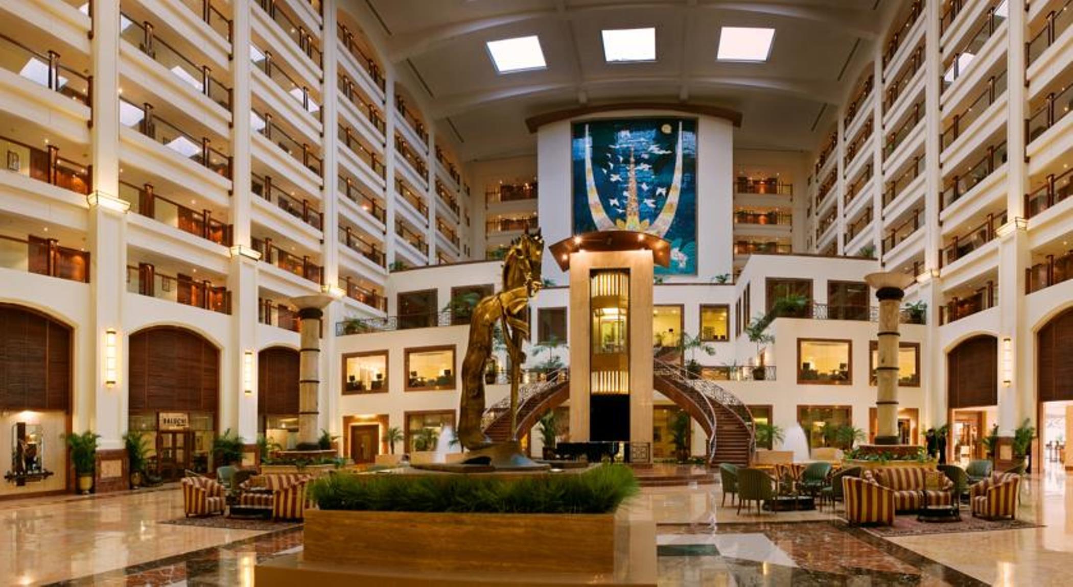 The Lalit Mumbai Hotel Bagian luar foto The interior of the hotel