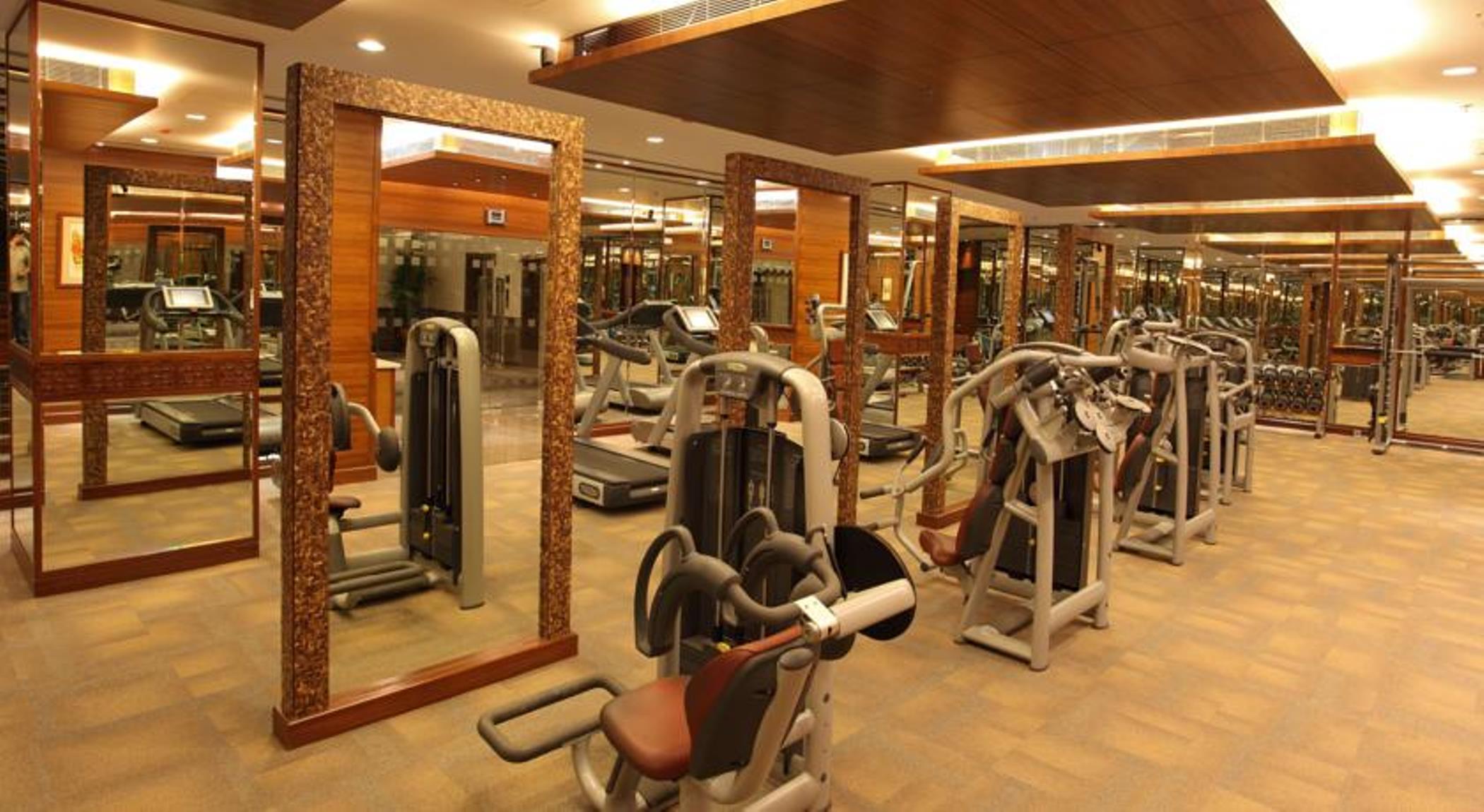 The Lalit Mumbai Hotel Bagian luar foto The gym at the Taj Mahal Palace