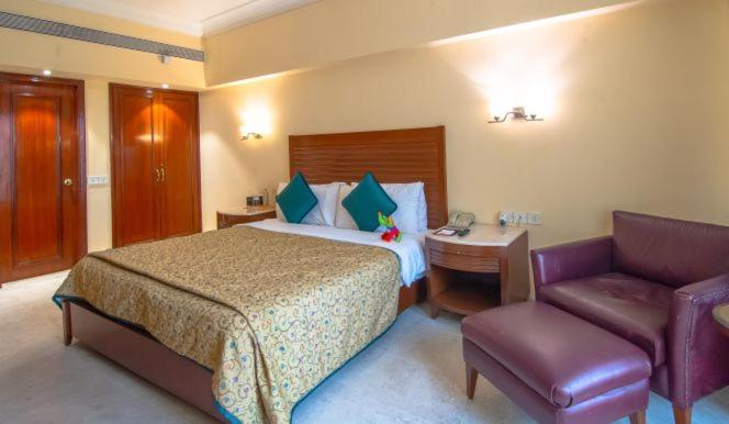 The Lalit Mumbai Hotel Bagian luar foto A room at the hotel