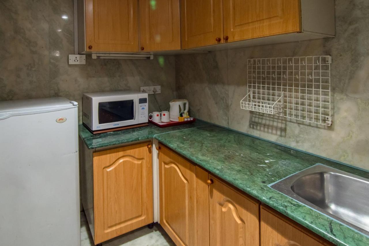 The Lalit Mumbai Hotel Bagian luar foto A typical kitchen in a guest room at the hotel