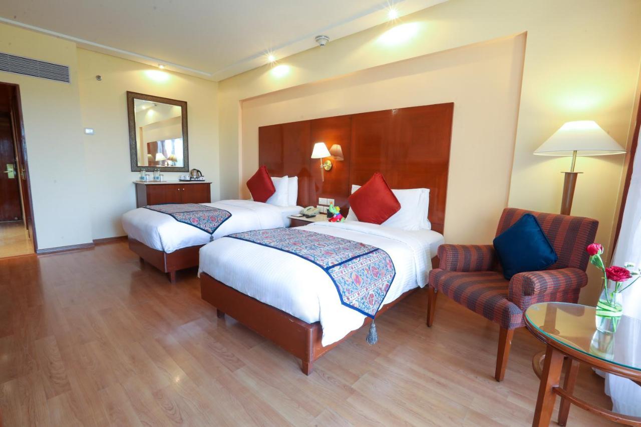 The Lalit Mumbai Hotel Bagian luar foto
