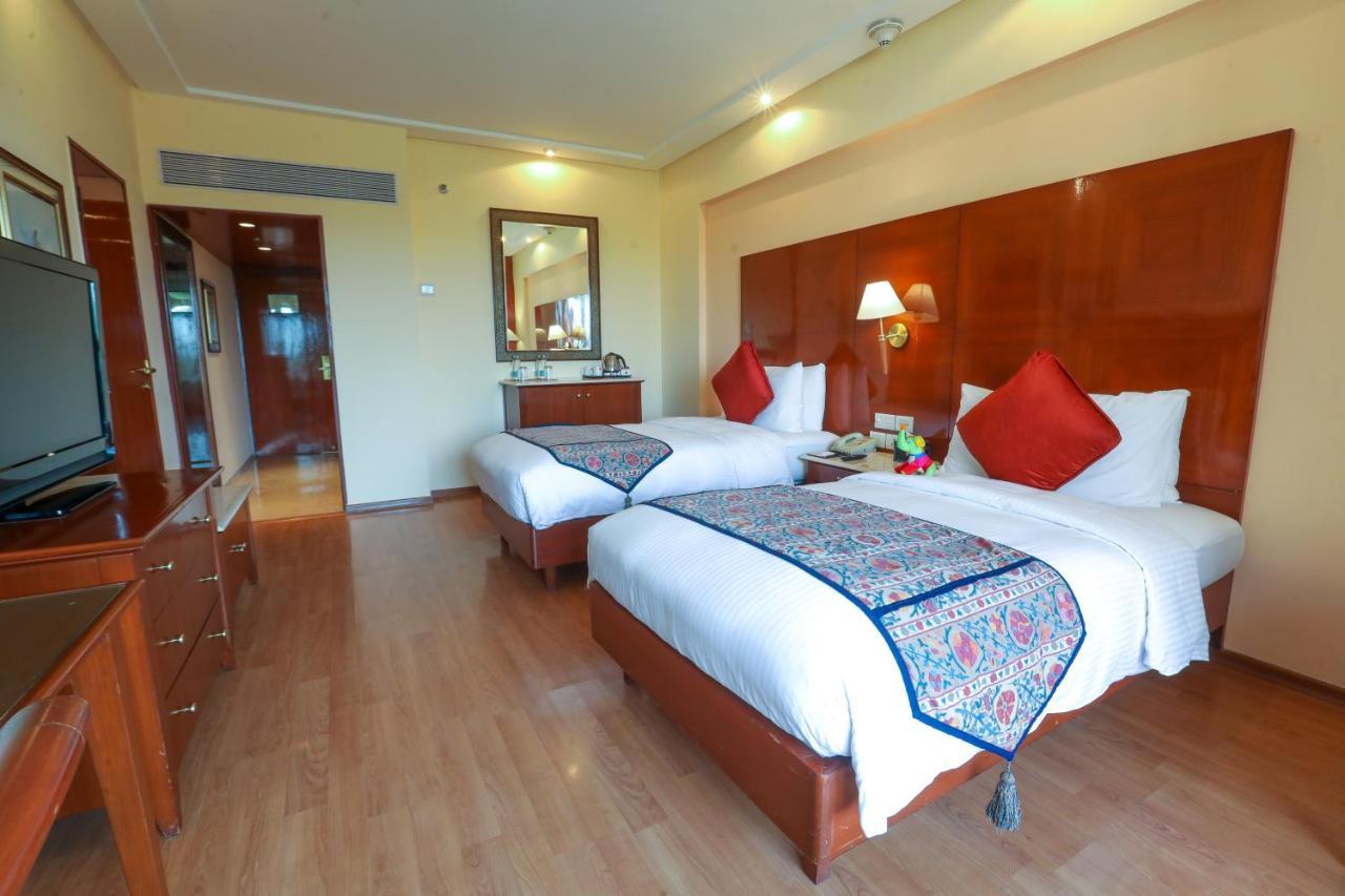 The Lalit Mumbai Hotel Bagian luar foto Deluxe Room