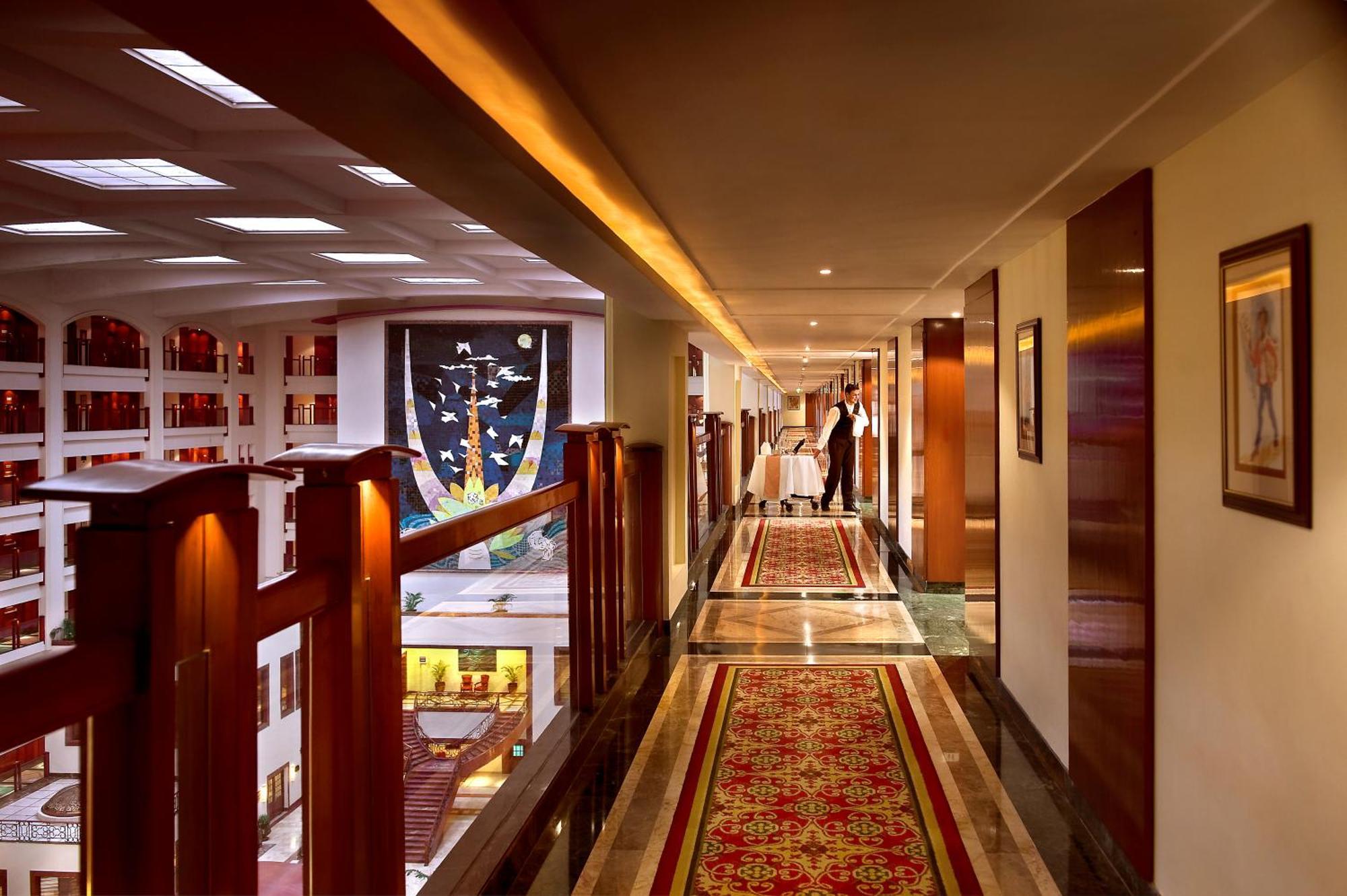 The Lalit Mumbai Hotel Bagian luar foto The Oberoi, Mumbai