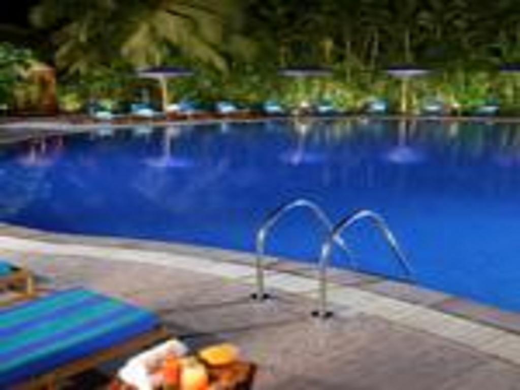 The Lalit Mumbai Hotel Fasilitas foto The pool at the hotel
