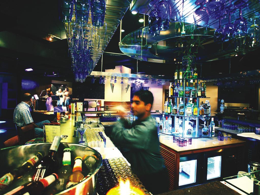 The Lalit Mumbai Hotel Bagian luar foto The bar at the nightclub