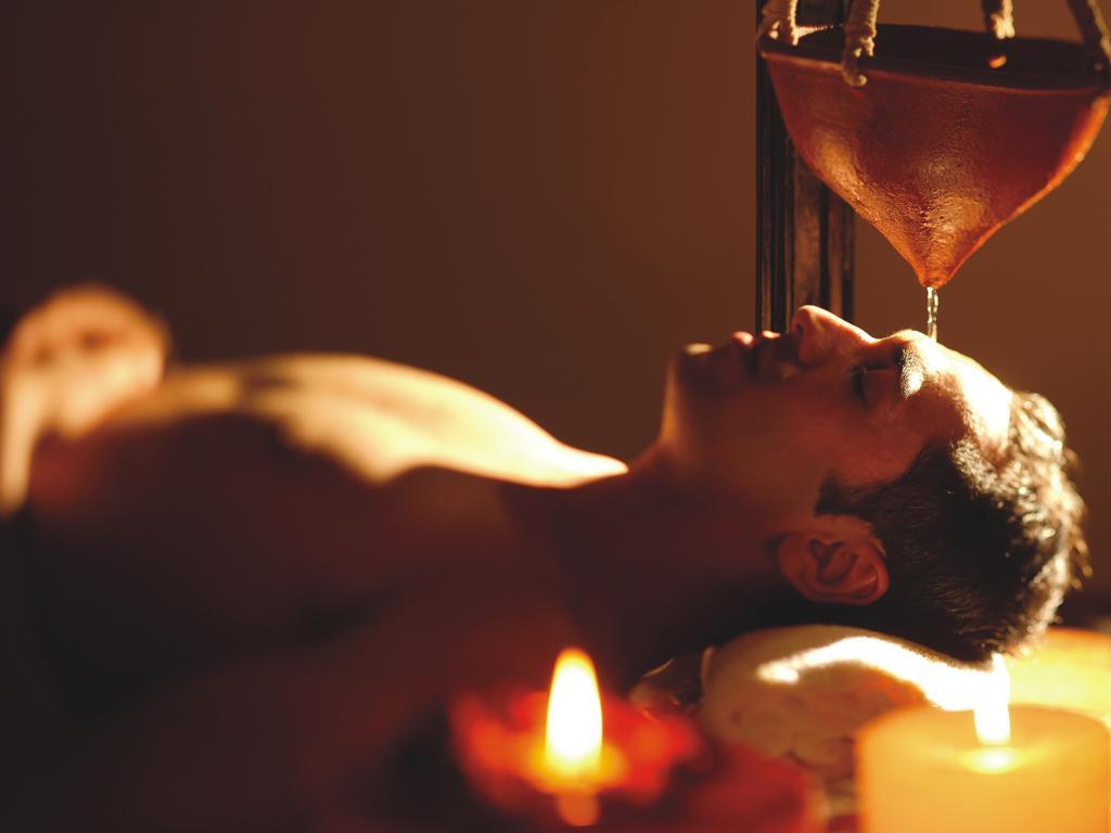The Lalit Mumbai Hotel Bagian luar foto Ayurvedic treatment