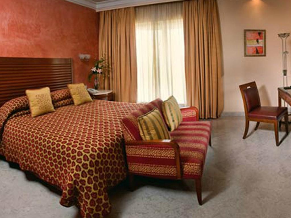 The Lalit Mumbai Hotel Bagian luar foto A room at the hotel