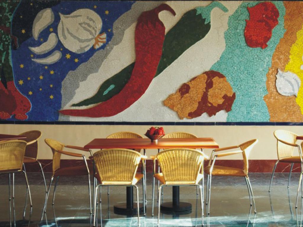 The Lalit Mumbai Hotel Bagian luar foto Interior of a Chipotle restaurant